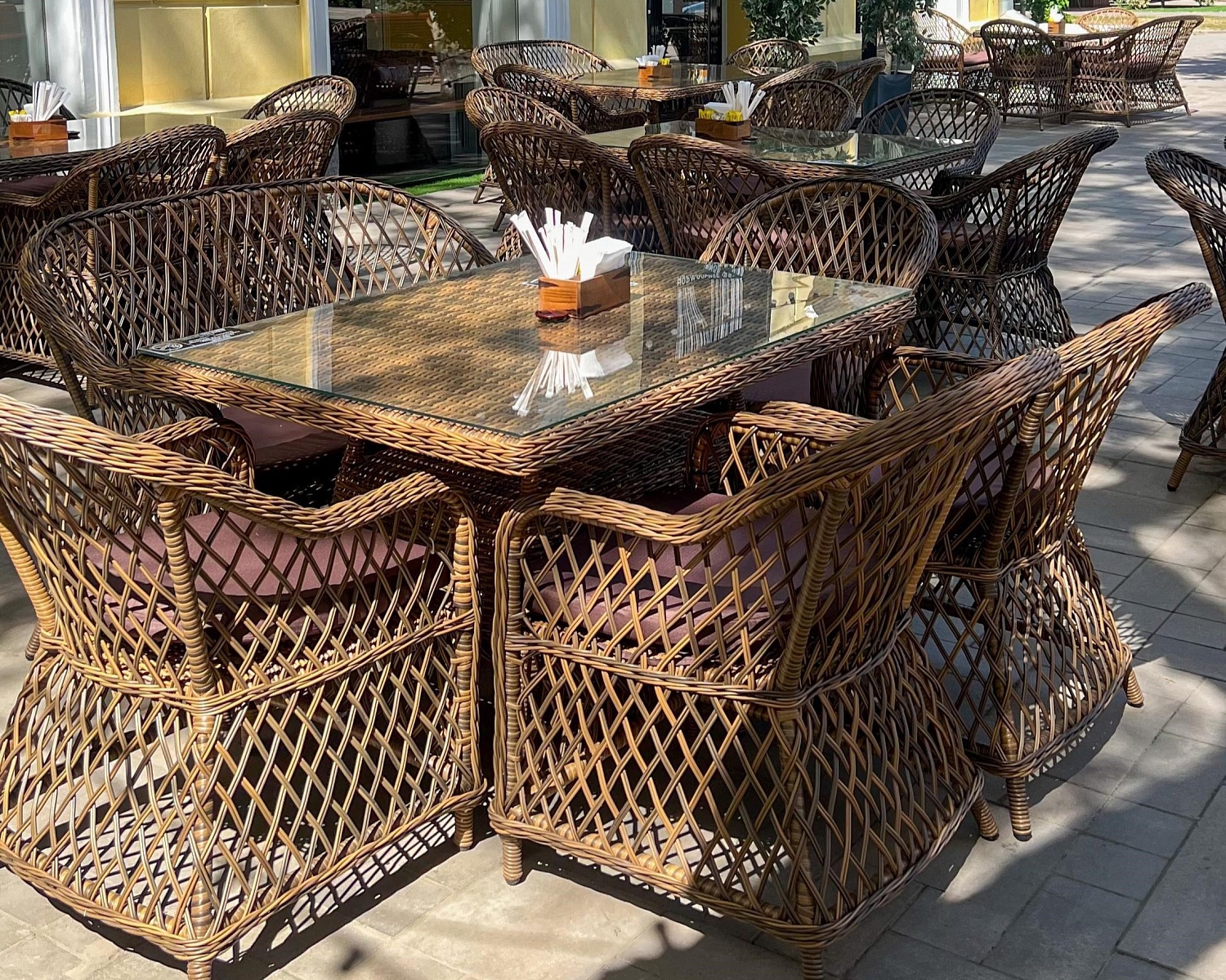 Мебель производства Ro-Tango в чудесном ресторане "Нормальное место" в центре Грозного