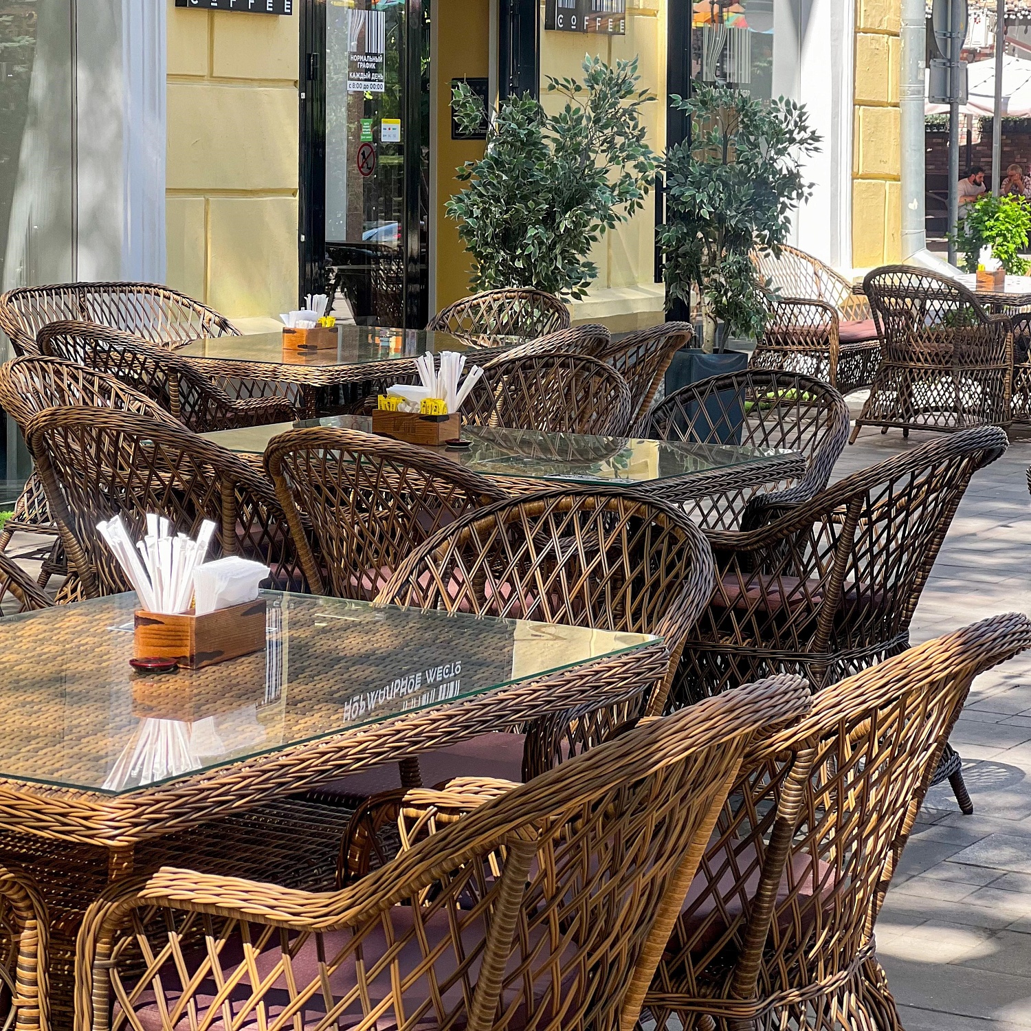 Мебель производства Ro-Tango в чудесном ресторане "Нормальное место" в центре Грозного