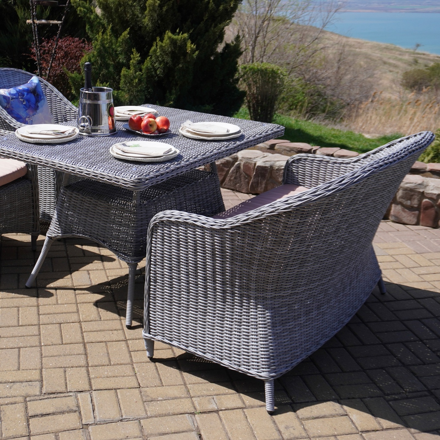 Композиция Уэльс/Милан с обеденным столом 130 см (сплошное плетение)