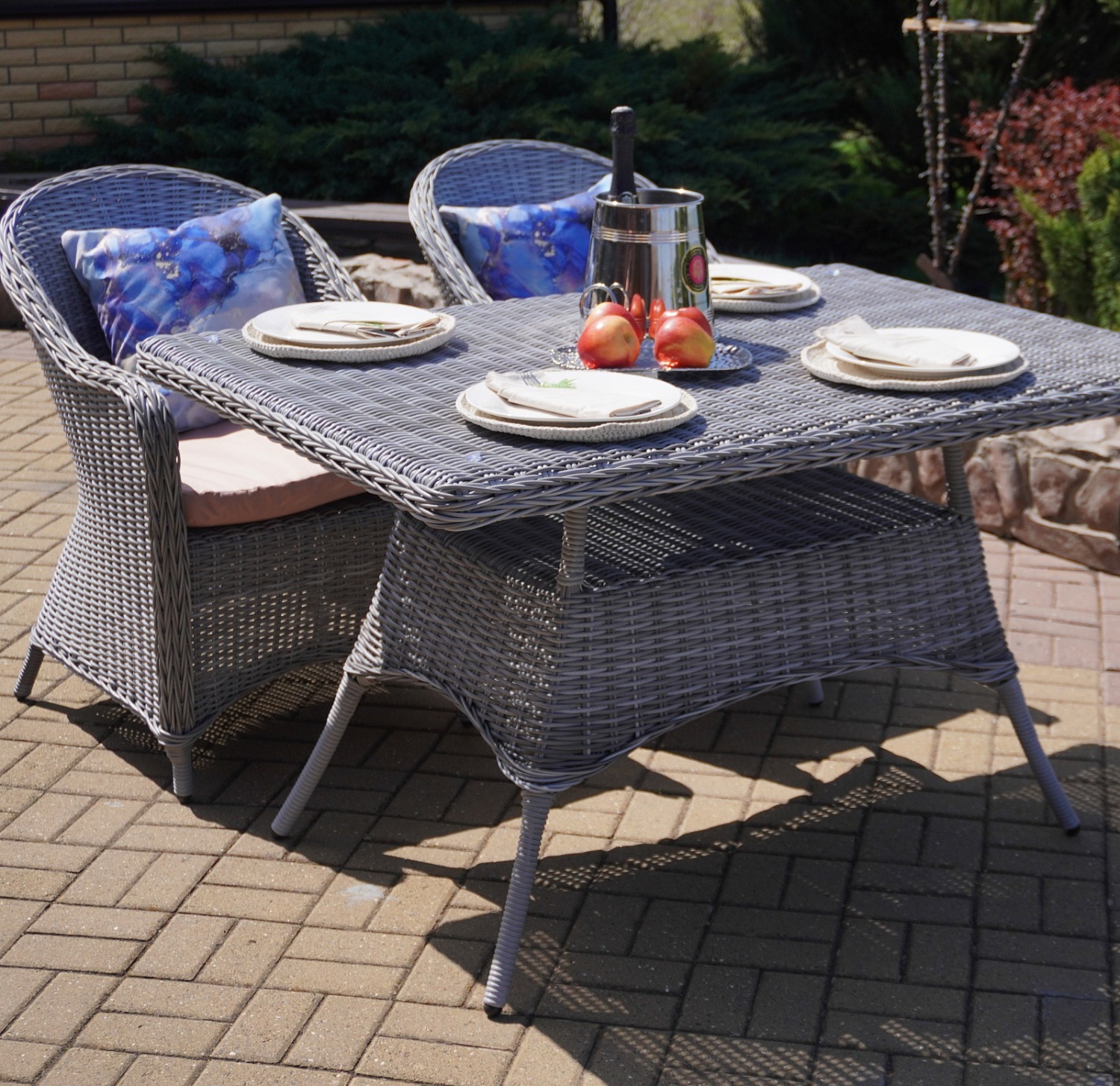 Композиция Уэльс/Милан с обеденным столом 130 см (сплошное плетение)