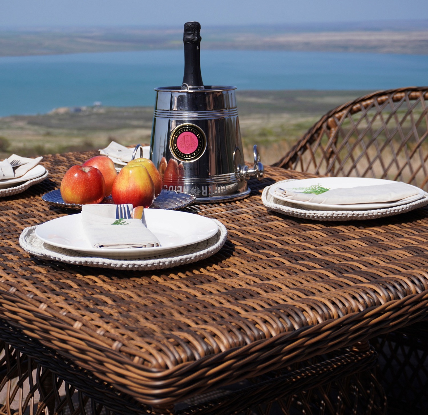 Композиция Уэльс/Милан с обеденным столом 130 см (плетение ромб)