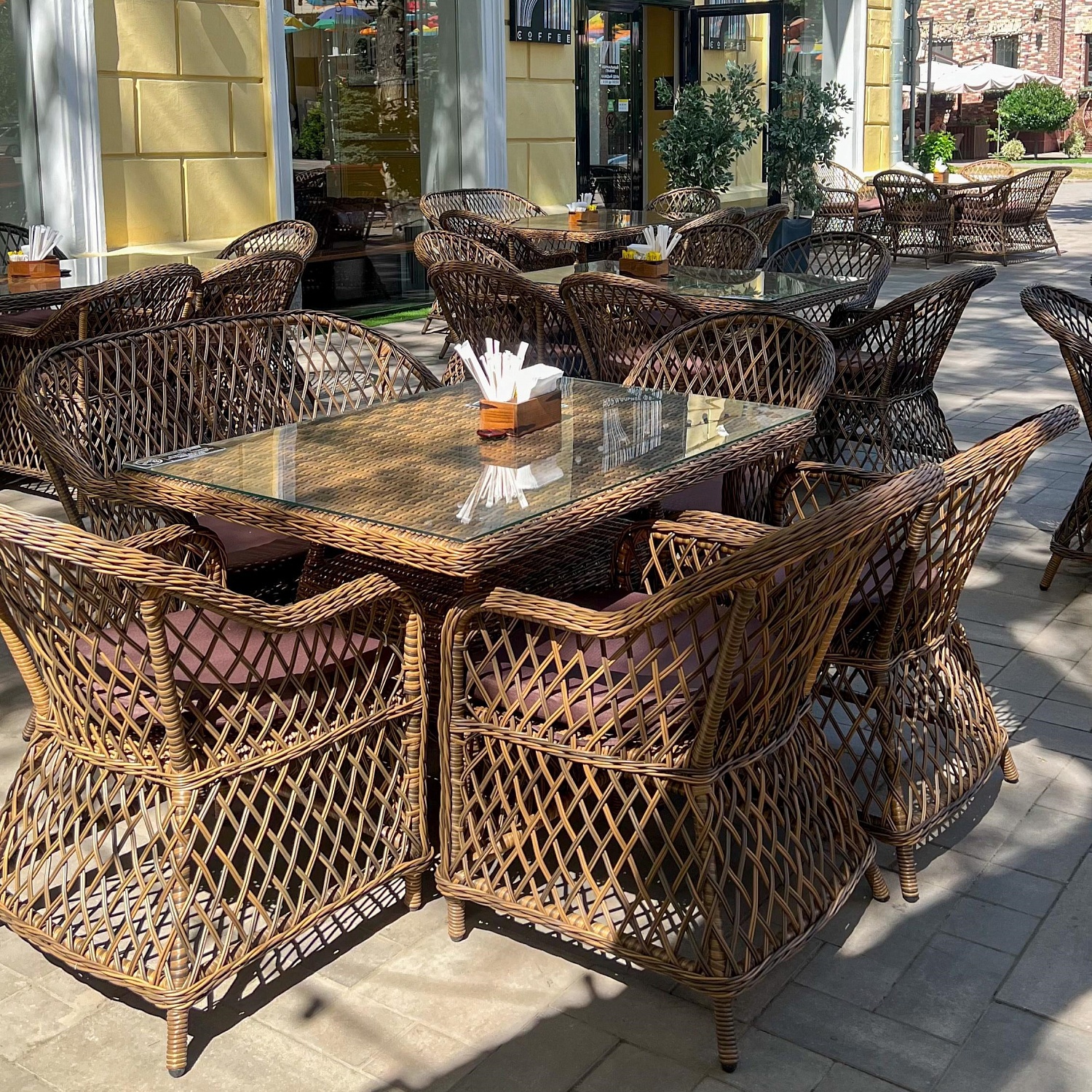 Мебель производства Ro-Tango в чудесном ресторане "Нормальное место" в центре Грозного